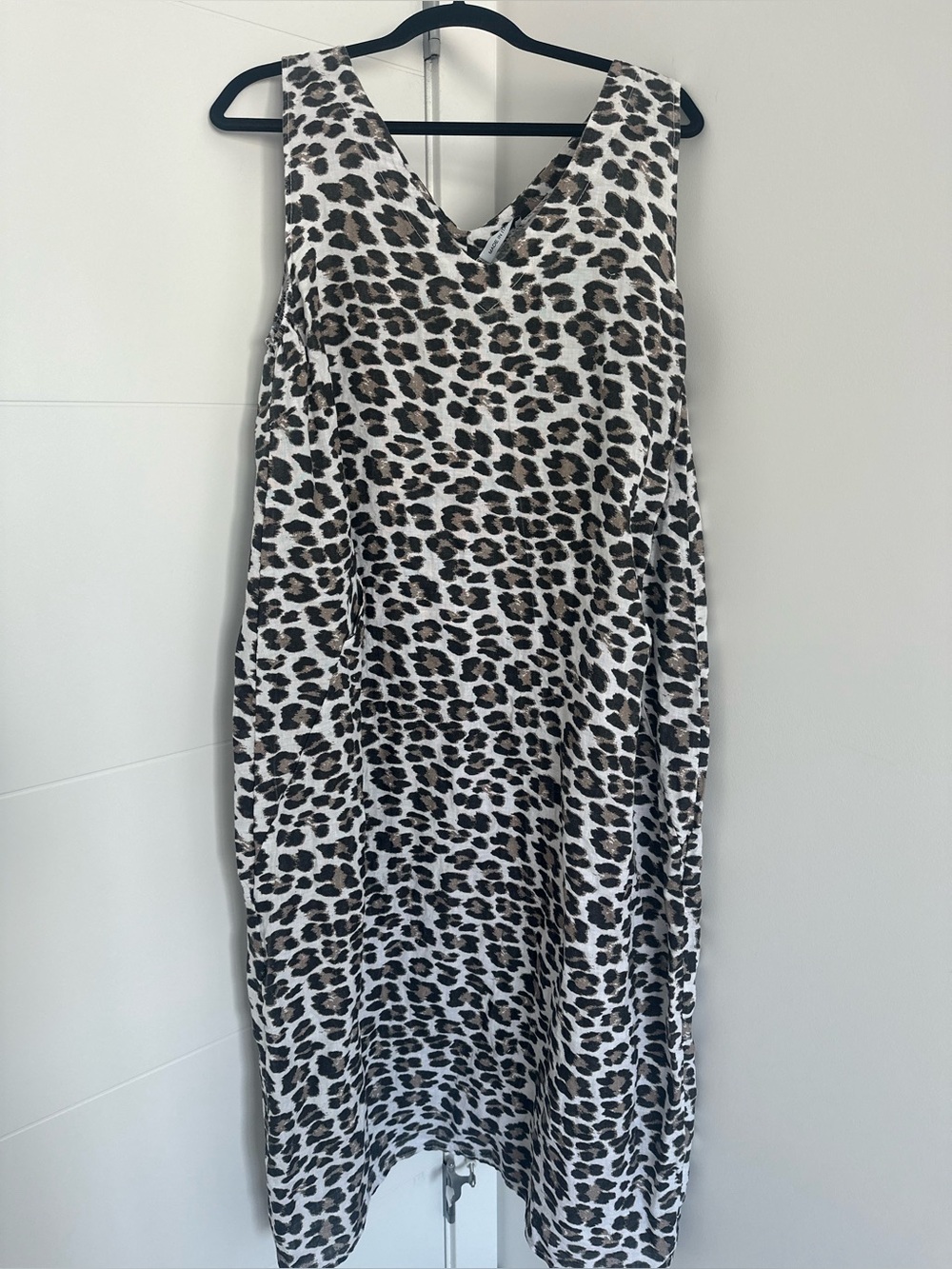 Made in Italy Linen Leopard Print Sleeveless V-Neck Midi/Maxi Dress – One Size /